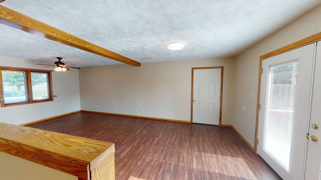 507 S Bismark Ave - Photo 6 of 14