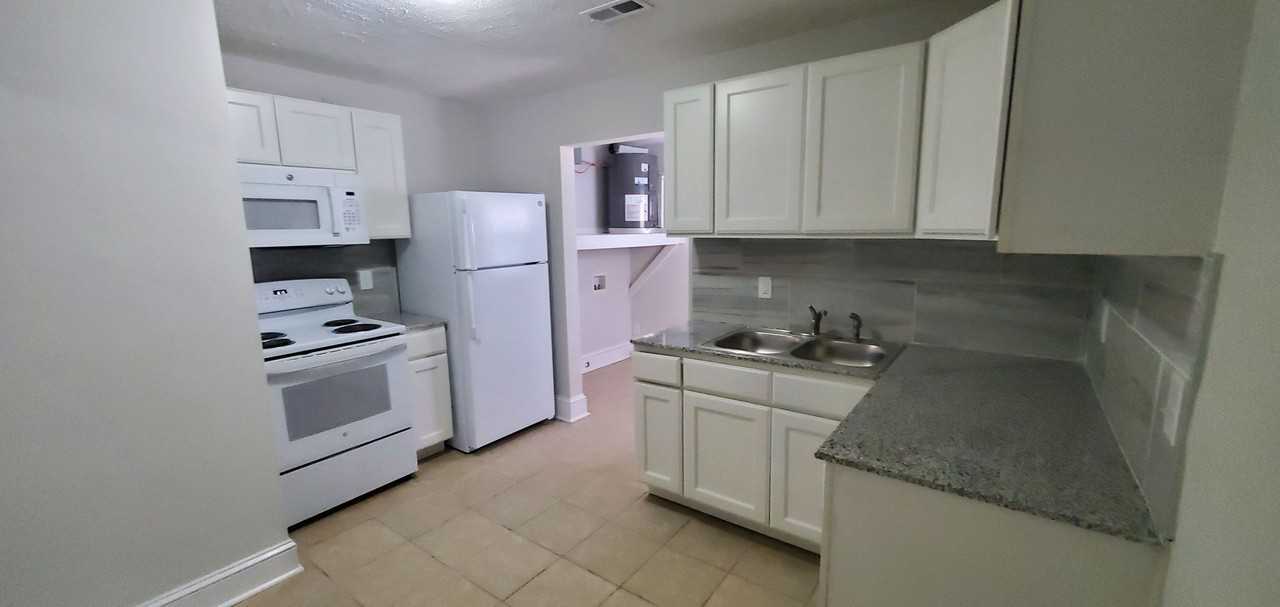 222B Woodrow St - Photo 4 of 11