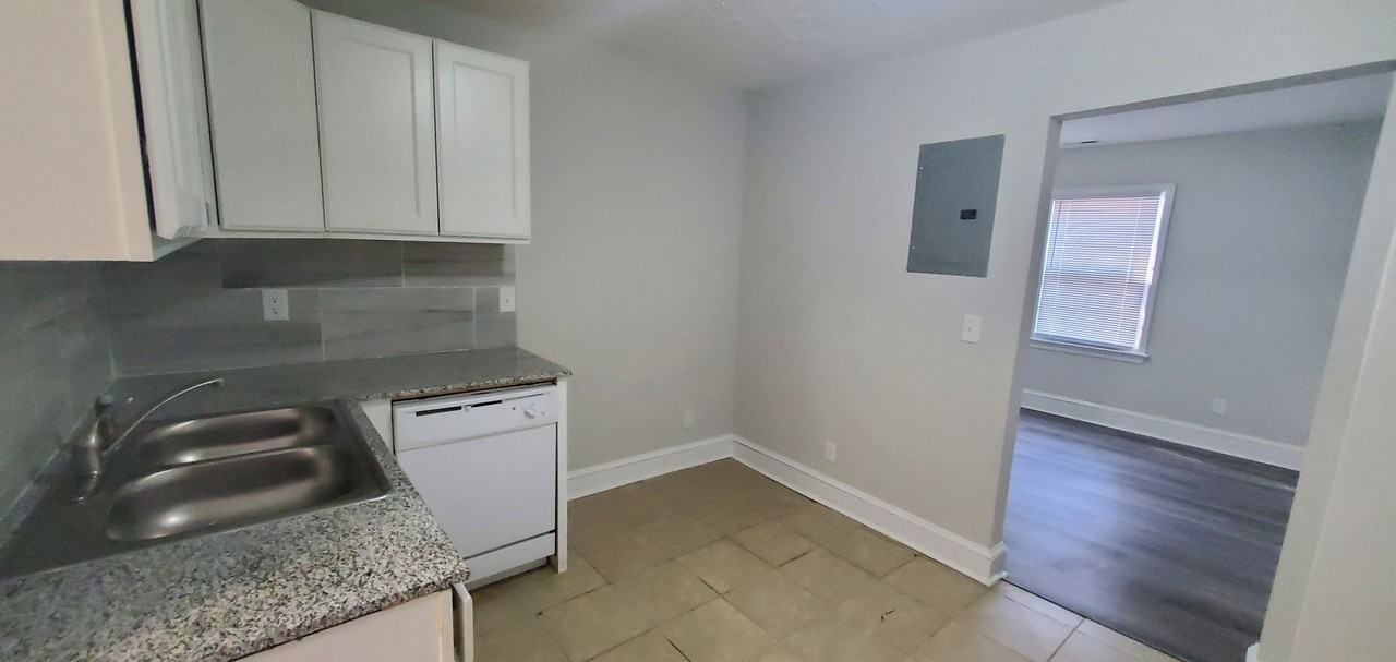 222B Woodrow St - Photo 6 of 11