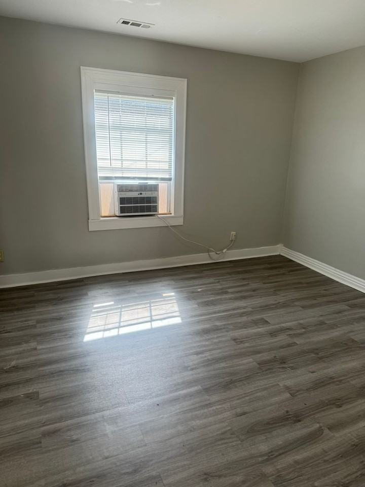 1628 W High St - Photo 3 of 8