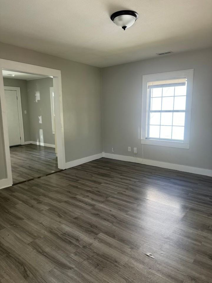 1628 W High St - Photo 6 of 8