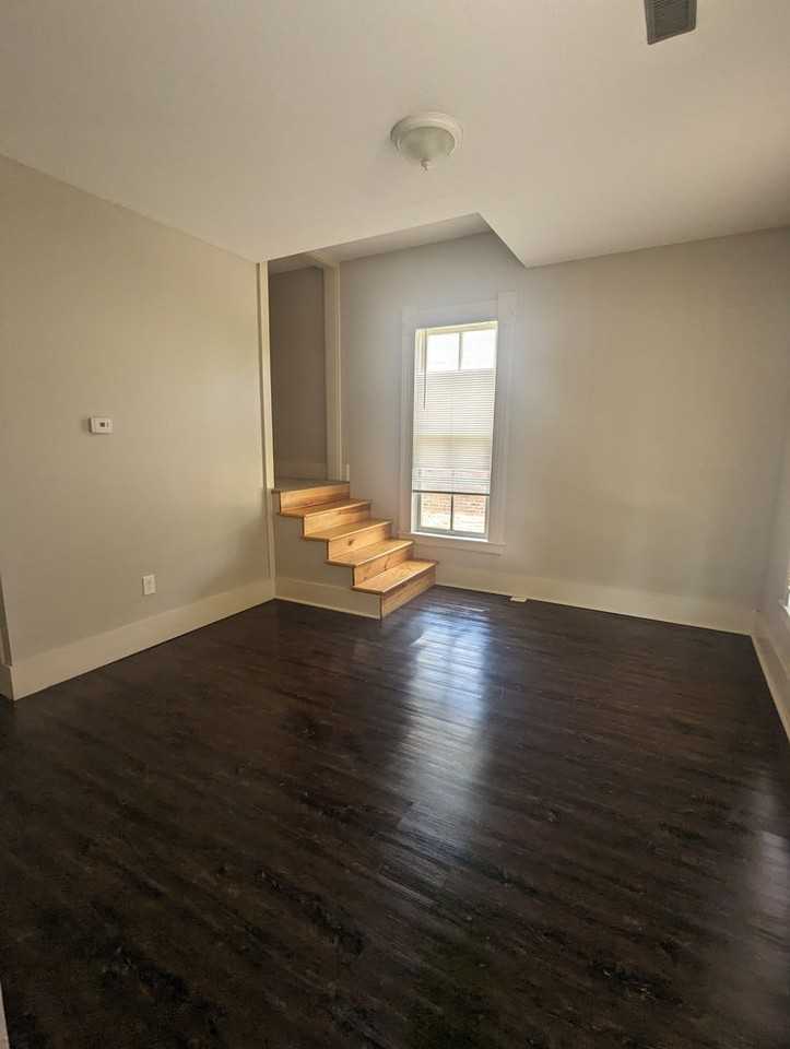 926 Locust St - Photo 2 of 16