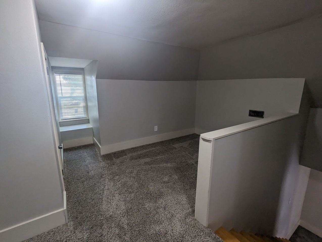926 Locust St - Photo 4 of 16