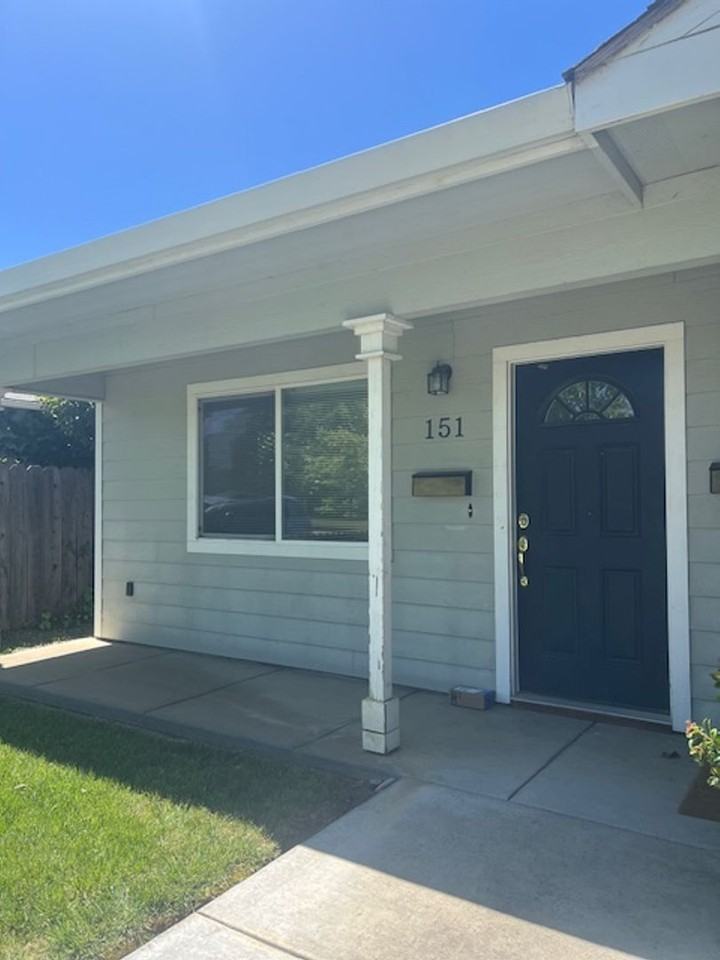 151 N Shasta St - Photo 2 of 19