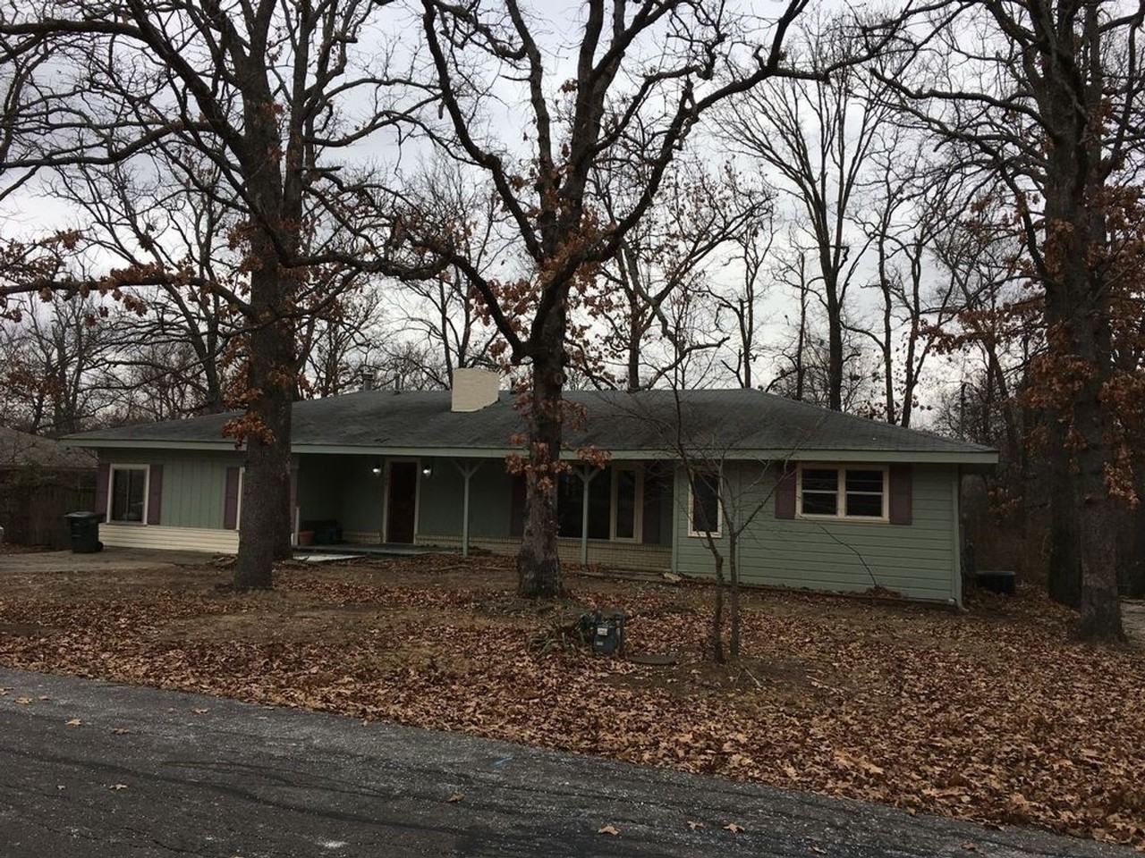 2004 W Berry St - Photo 2 of 18