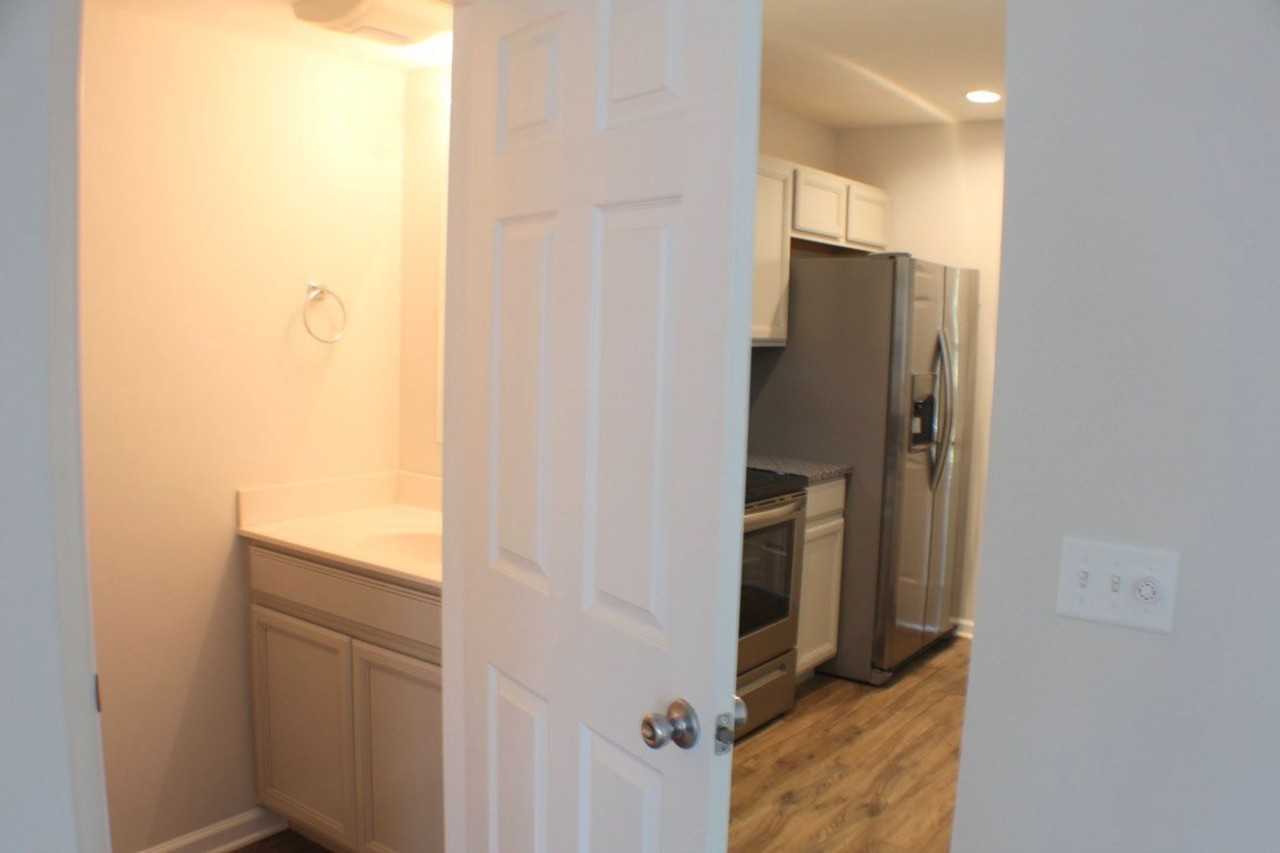 1431 Hornsby Ave - Photo 5 of 23