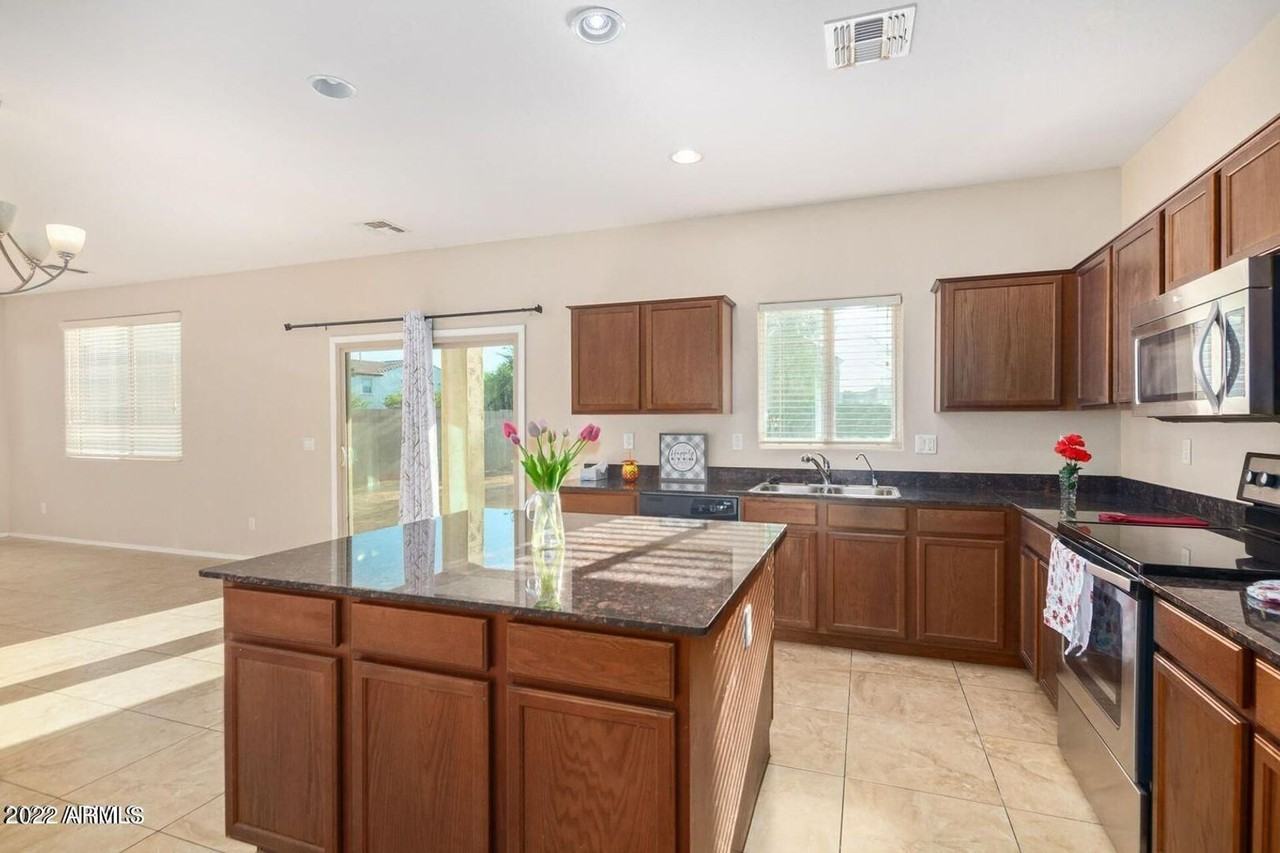 13596 N 149th Dr - Photo 5 of 6