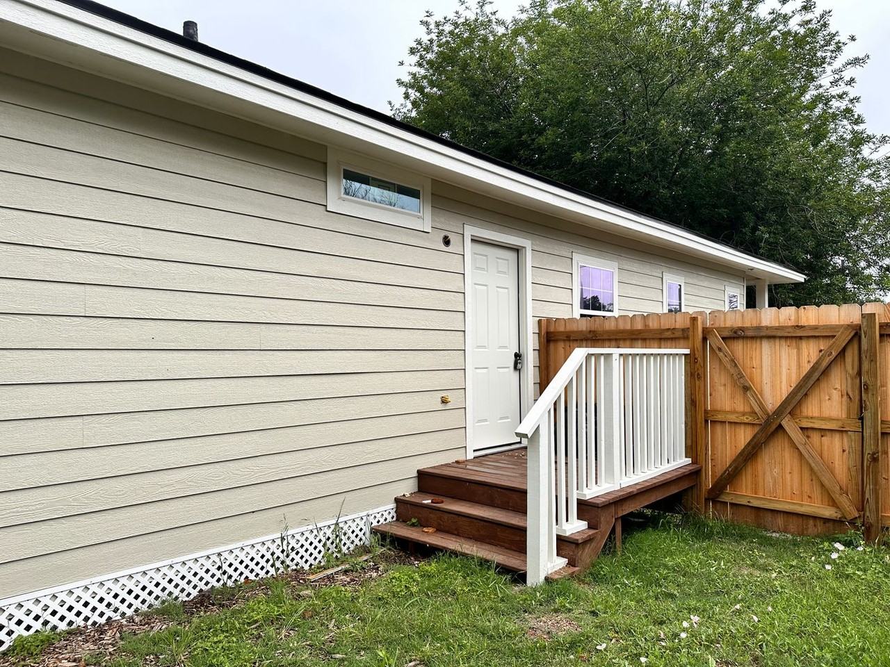 1005 E 29th St - Photo 7 of 33