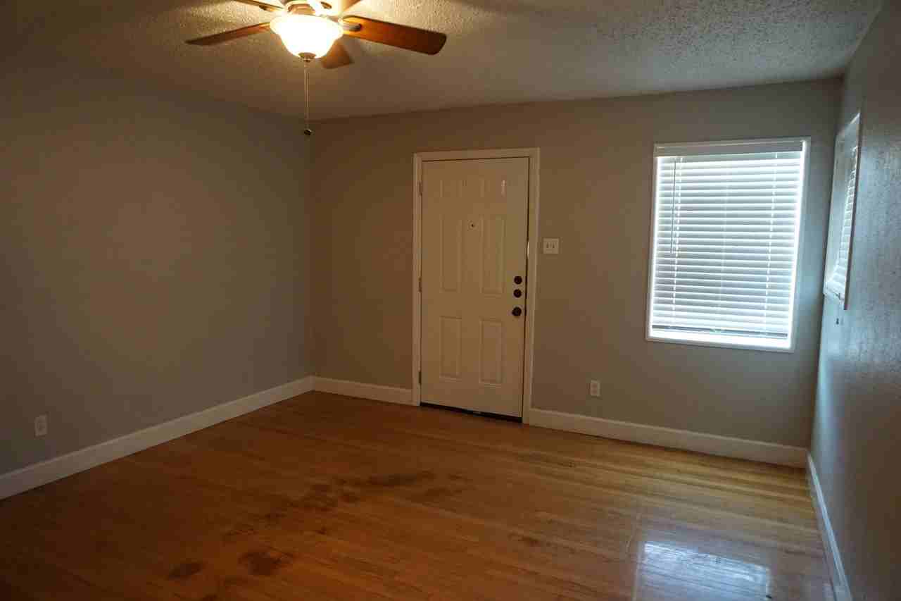 3712 26th St - Photo 4 of 11