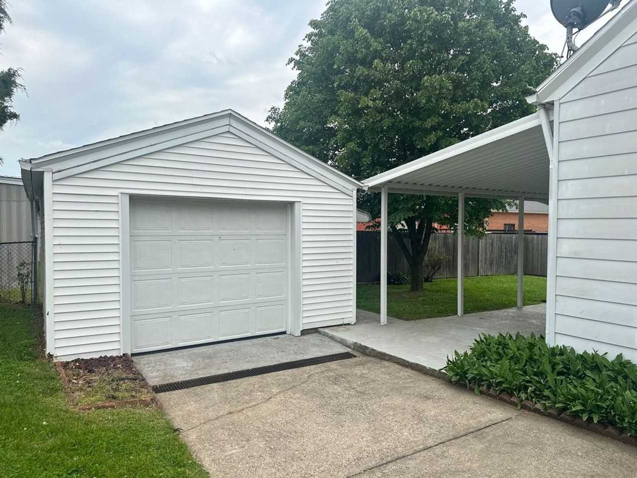 1729 Virginia Ct - Photo 3 of 18