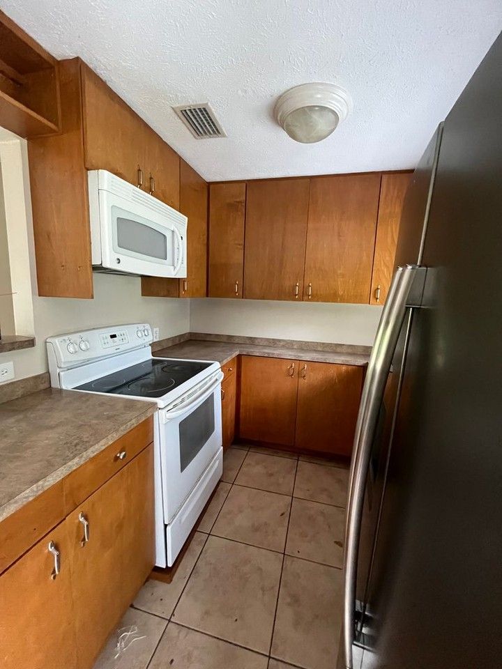 1323 Blanding St - Photo 3 of 7