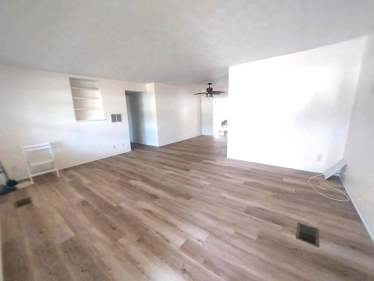 1319 N Fiske Blvd - Photo 2 of 10