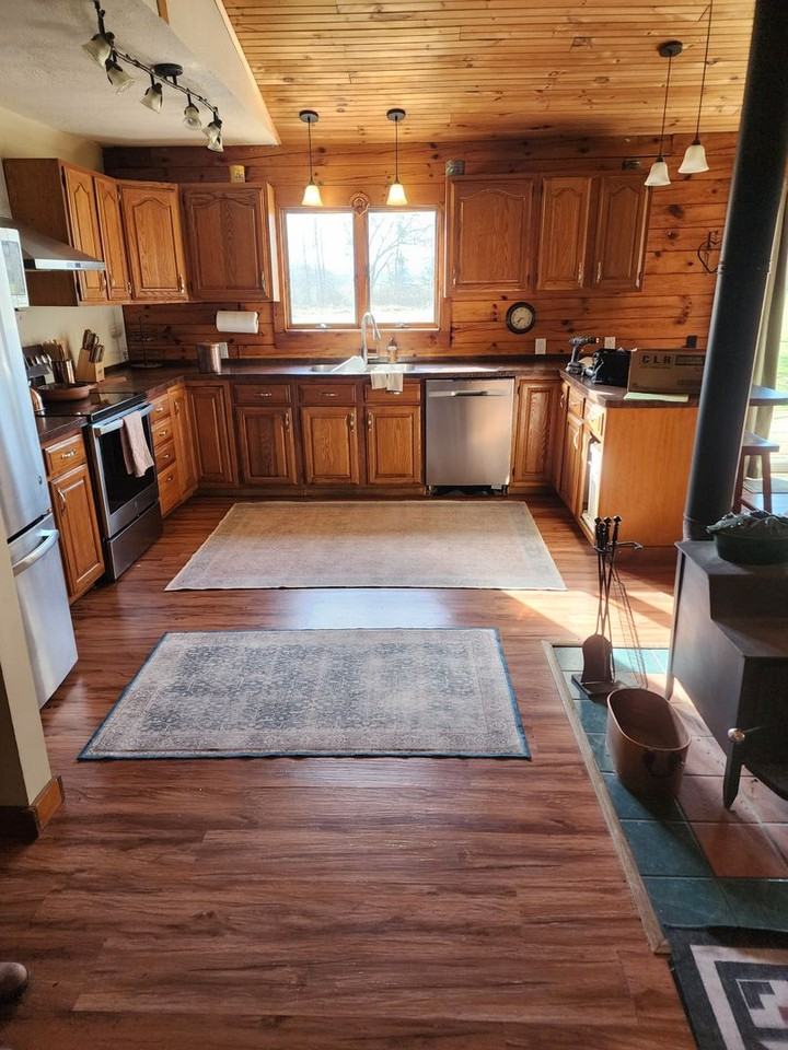 8894 Hills Rd - Photo 3 of 14