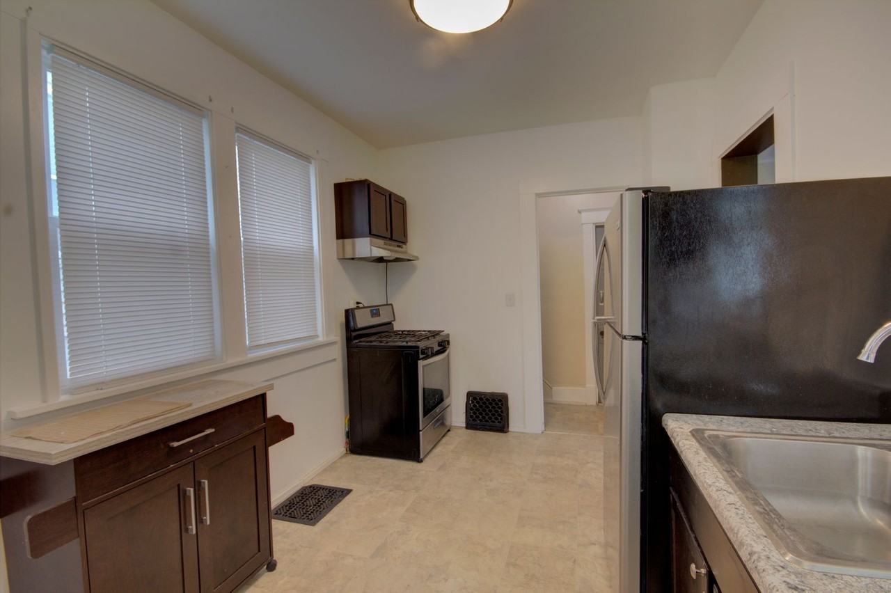 908 N Harrison St - Photo 2 of 25