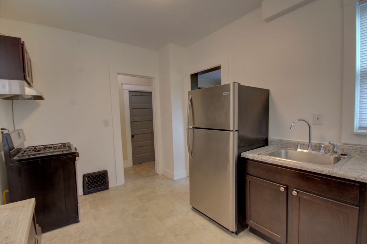 908 N Harrison St - Photo 3 of 25