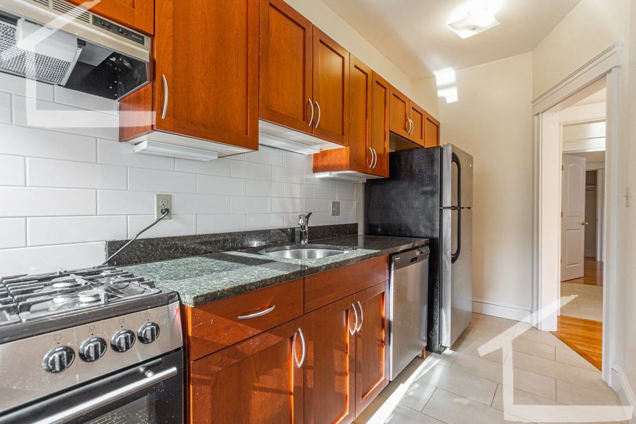 1337 Commonwealth Ave - Photo 6 of 7