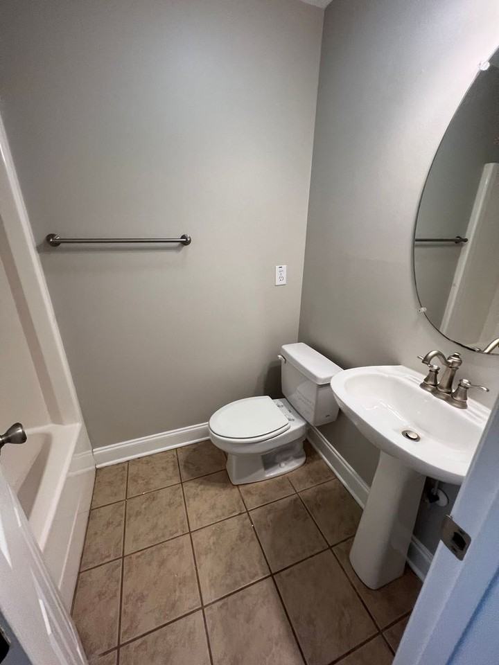 25 Brockman Dr Apt C - Photo 7 of 29