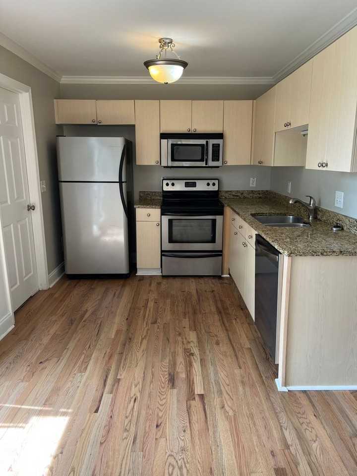 25 Brockman Dr Apt C - Photo 4 of 29