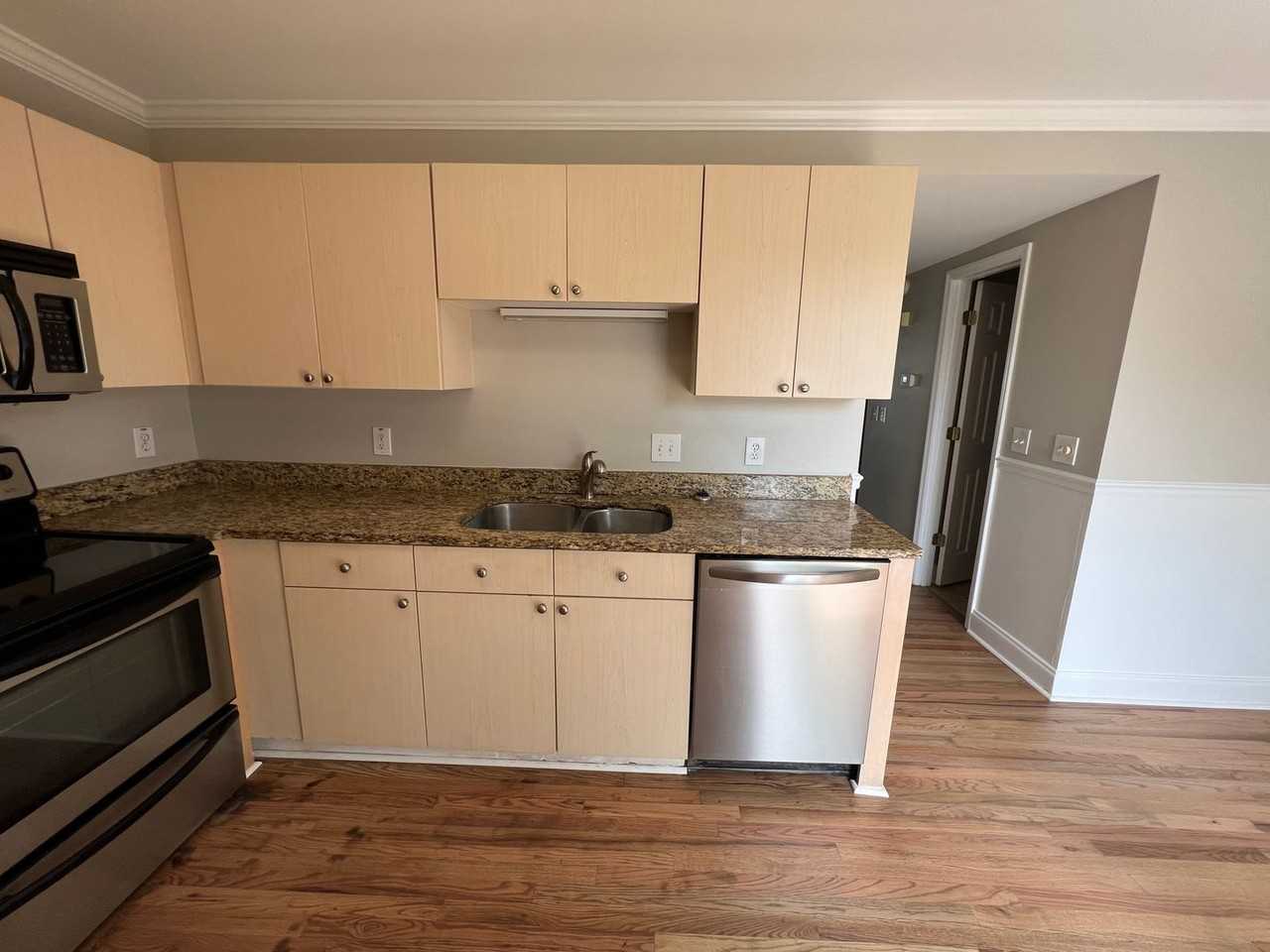 25 Brockman Dr Apt C - Photo 3 of 29