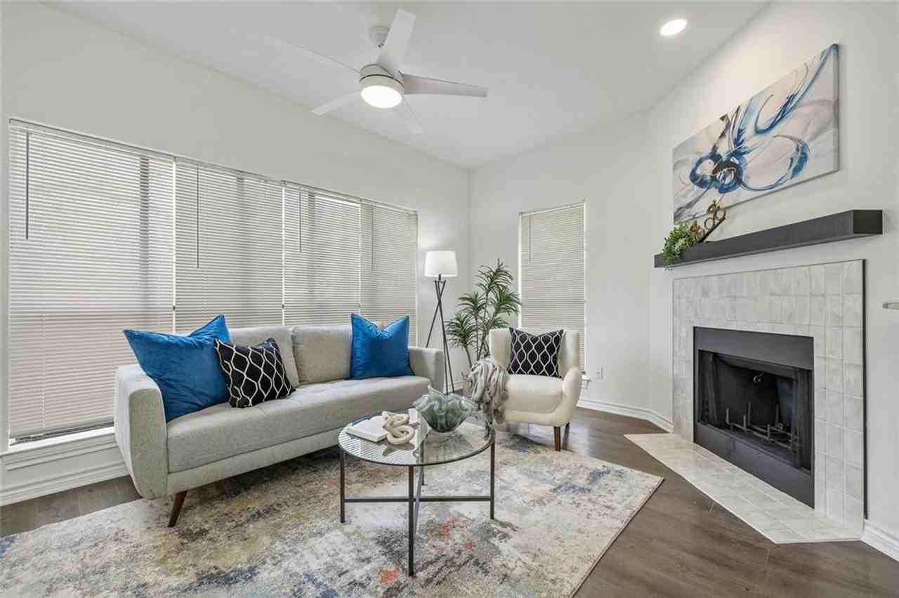 915 W 22nd 1/2 St #101 - Photo 3 of 15