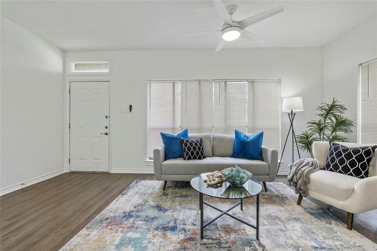 915 W 22nd 1/2 St #101 - Photo 4 of 15