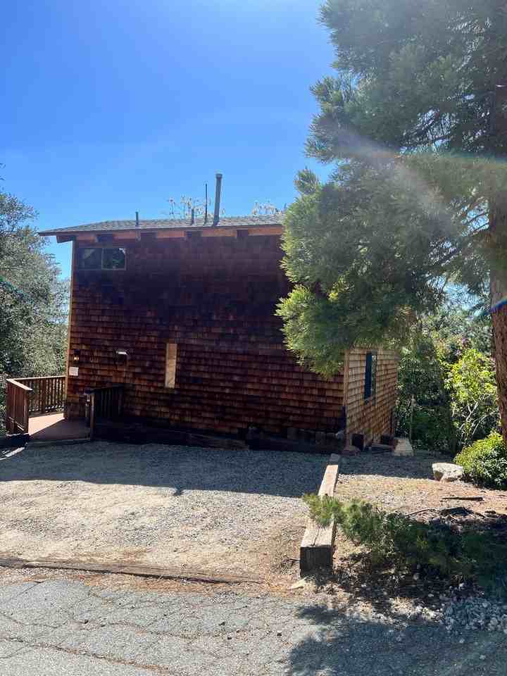 53361 Rising Glen Rd - Photo 2 of 10