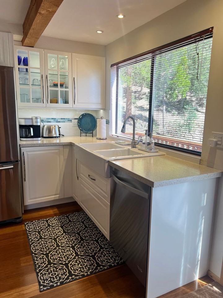 53361 Rising Glen Rd - Photo 3 of 10