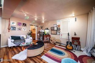 907 W Summit Ave - Photo 1 of 1