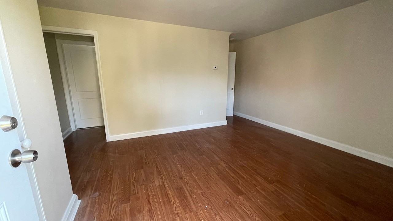 4331 Roberton Ave - Photo 2 of 18