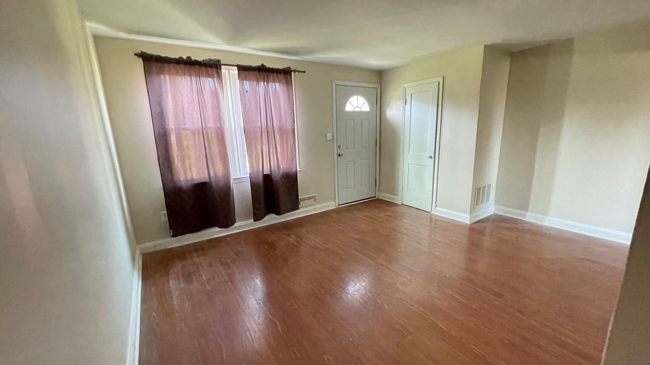4331 Roberton Ave - Photo 3 of 18