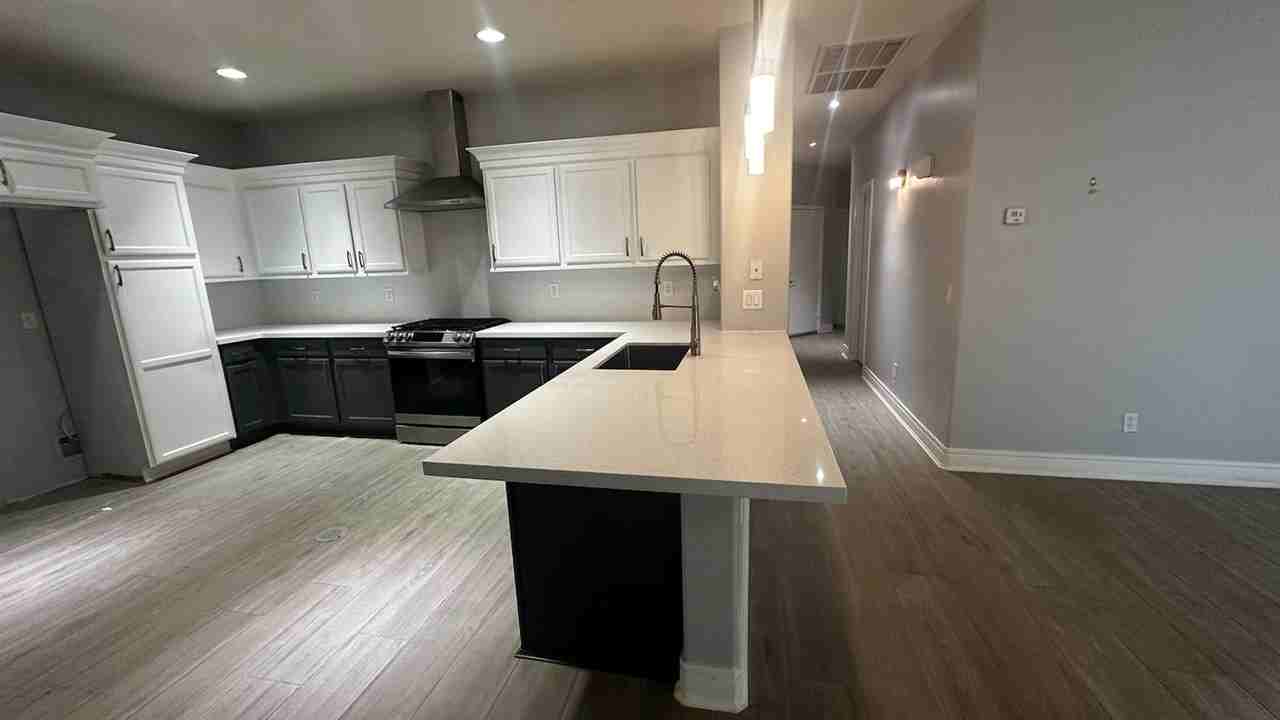 3068 E Ravenswood Dr - Photo 2 of 8