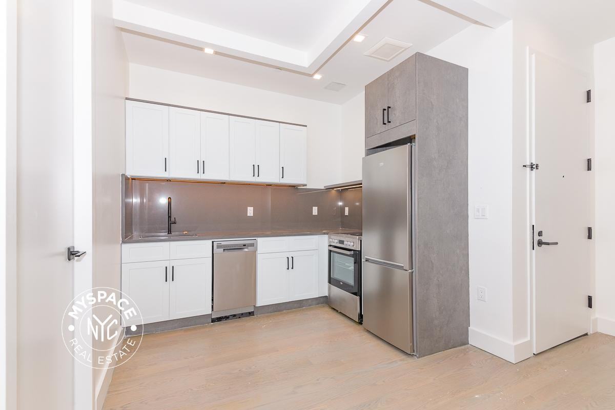 2909 Albemarle Rd #4R - Photo 2 of 9