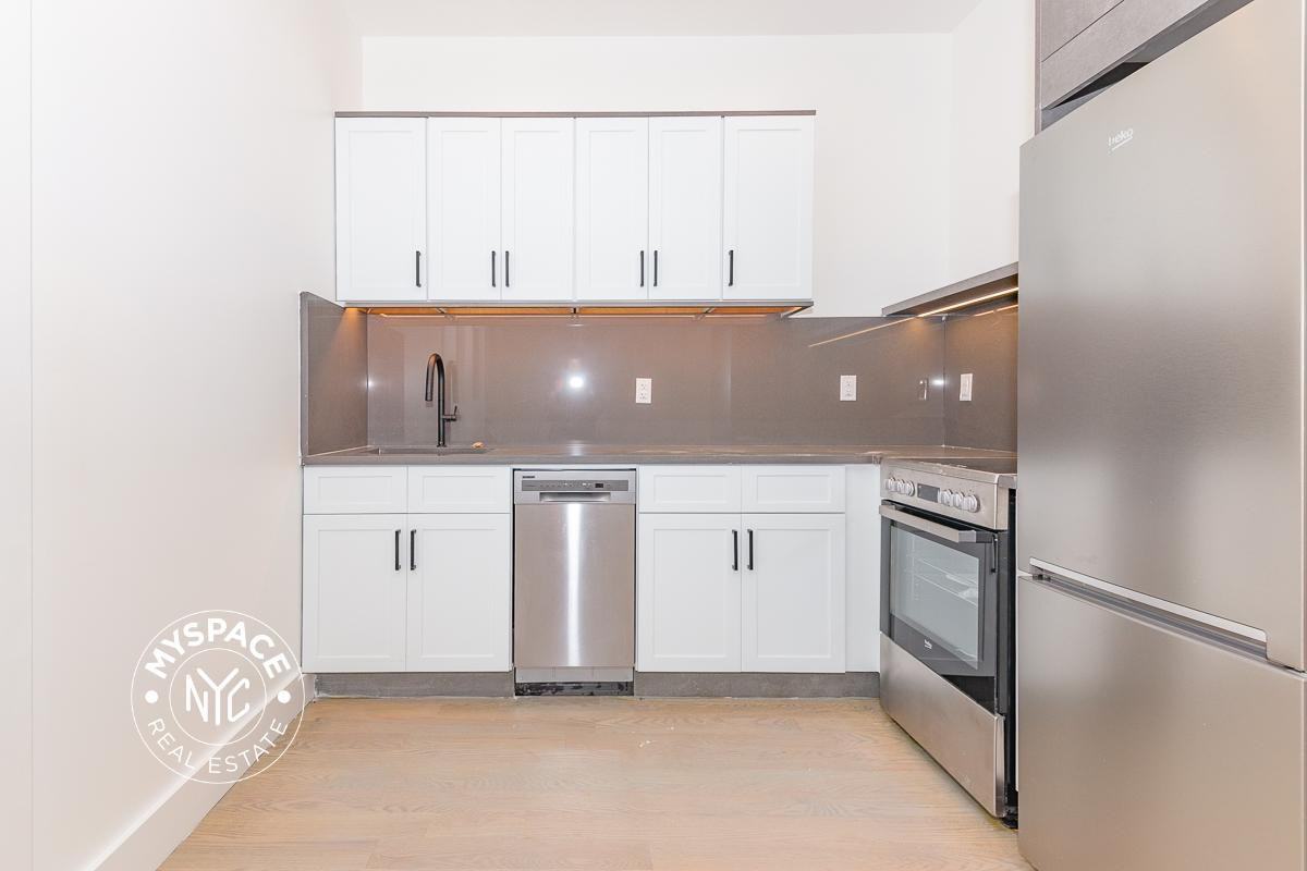 2909 Albemarle Rd #4R - Photo 3 of 9