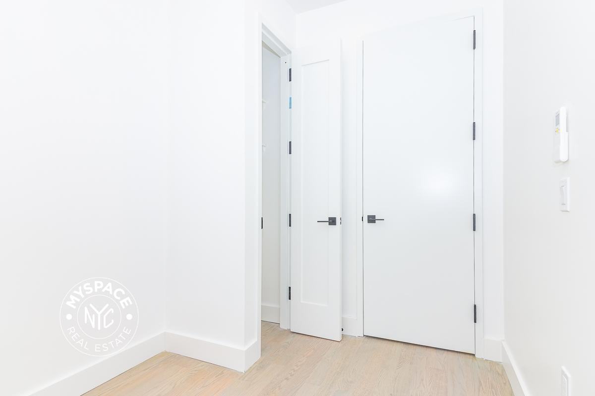 2909 Albemarle Rd #4R - Photo 5 of 9