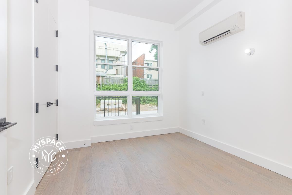 2909 Albemarle Rd #4R - Photo 6 of 9