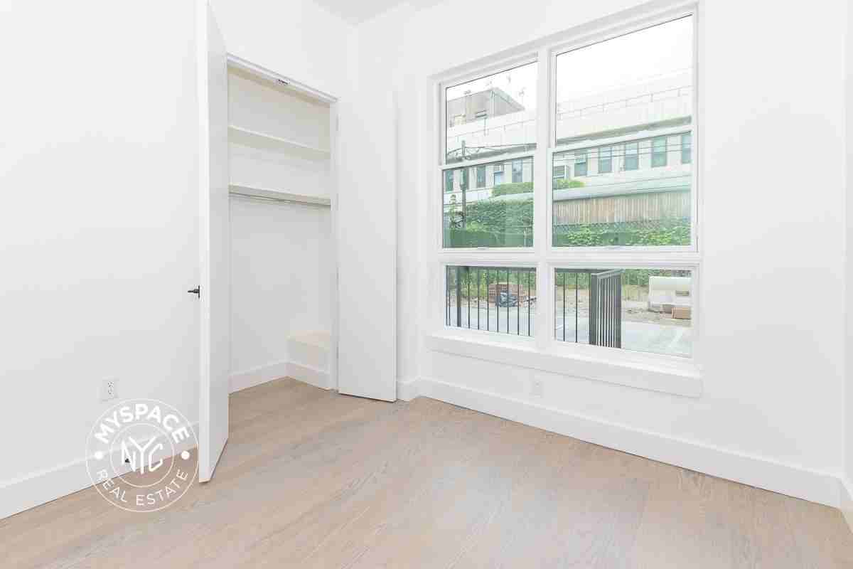 2909 Albemarle Rd #4R - Photo 7 of 9