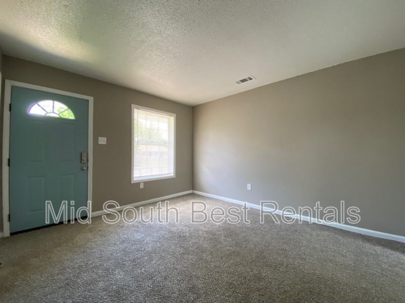 509 Deerskin Dr - Photo 2 of 8