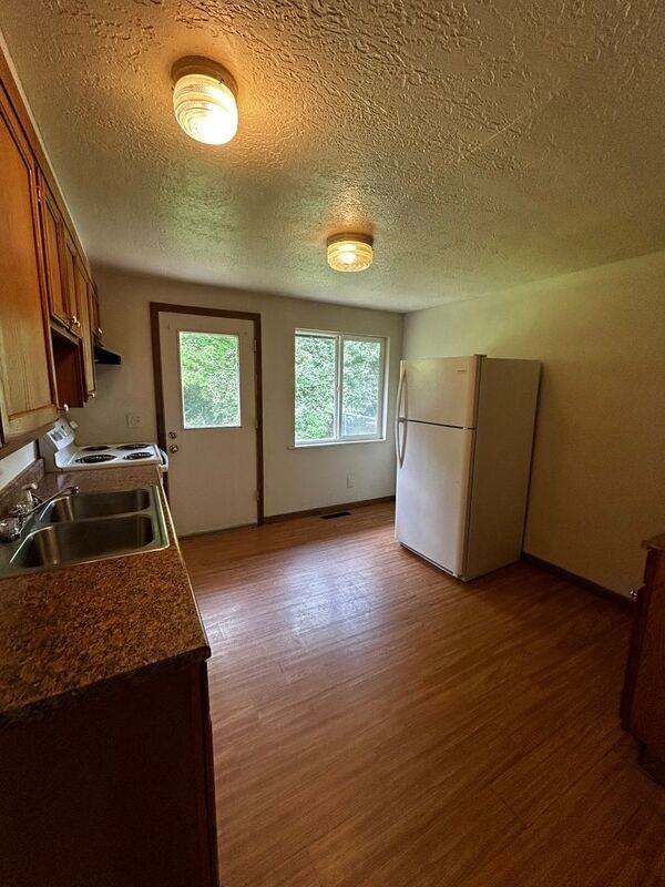 6189 Ambleside Dr - Photo 2 of 20