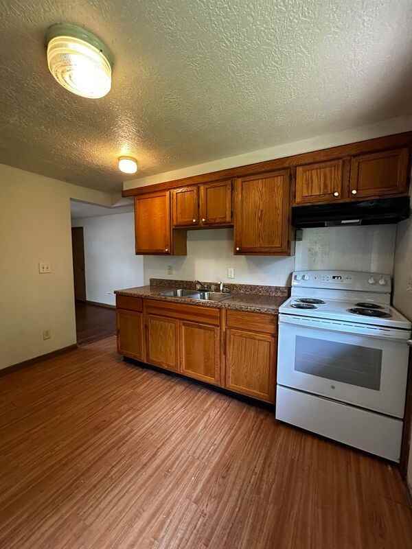 6189 Ambleside Dr - Photo 3 of 20