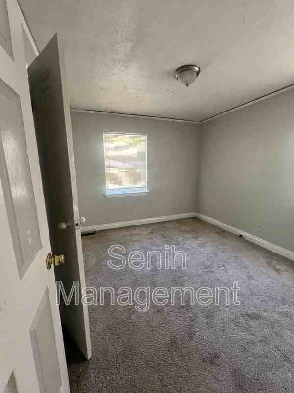 4627 Bedford St #1 - Photo 4 of 7