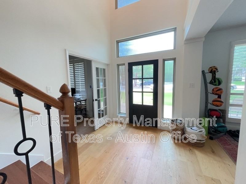 905 Sweetwater Cv - Photo 3 of 33