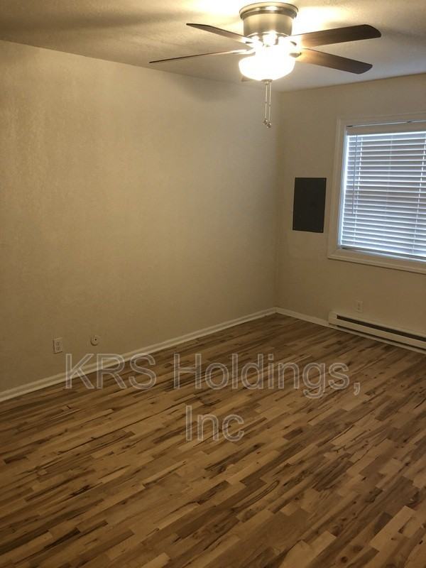 938 W Ocean View Ave #18 - Photo 3 of 10