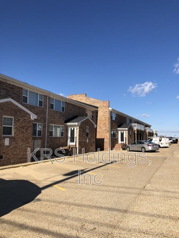 938 W Ocean View Ave #18 - Photo 7 of 10