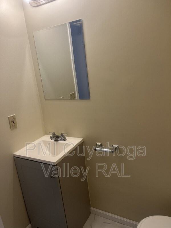 713 Carroll St - Photo 2 of 17