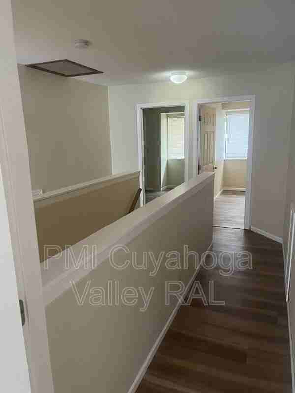 713 Carroll St - Photo 3 of 17