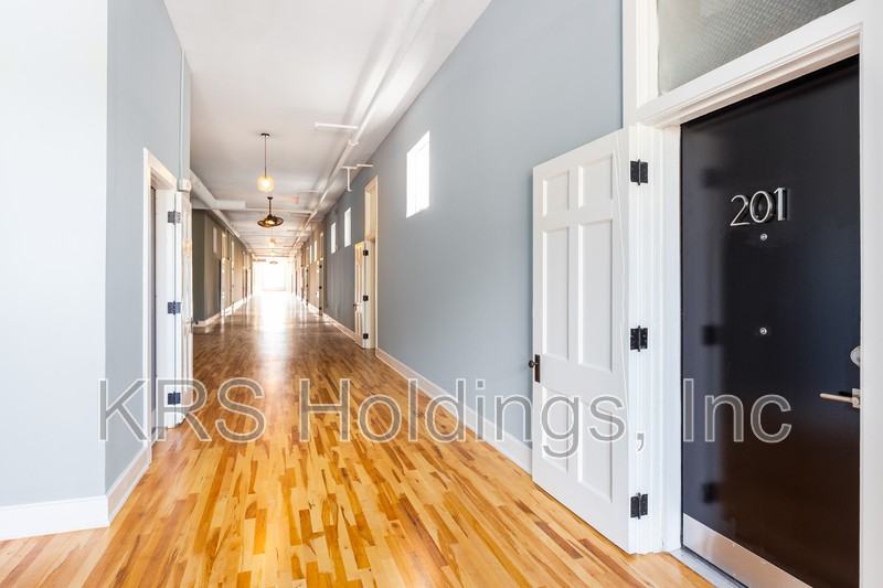 306 N Road St - Photo 2 of 5