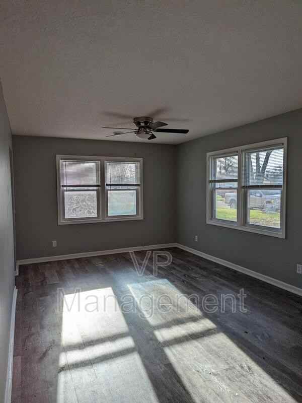 2902 W 70th St - Photo 3 of 7