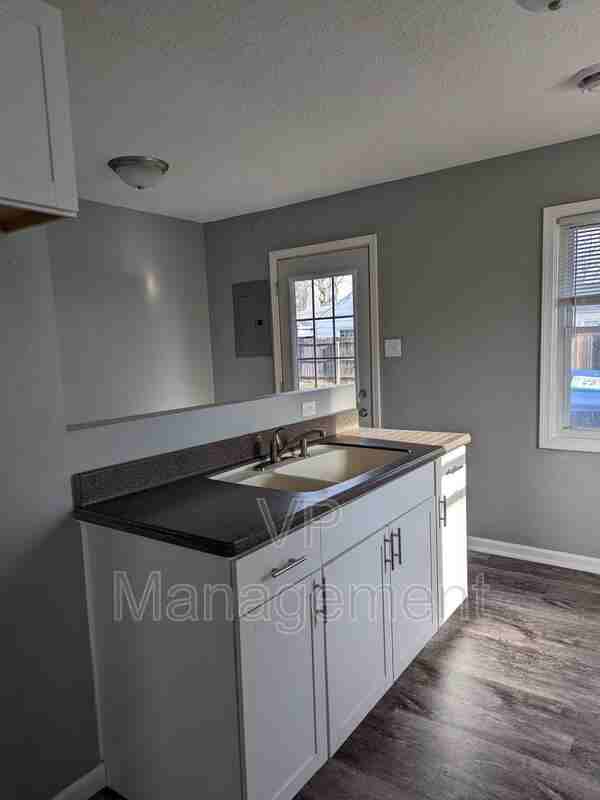 2902 W 70th St - Photo 4 of 7