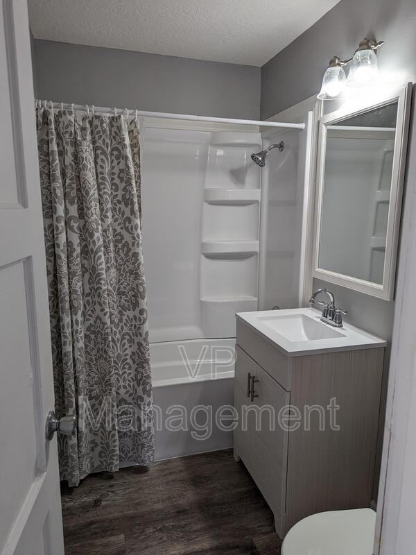 2902 W 70th St - Photo 5 of 7