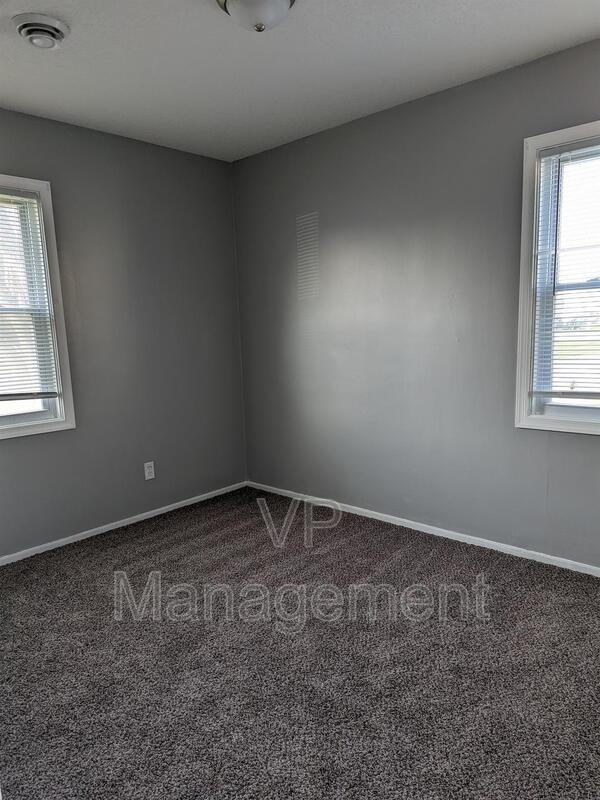 2902 W 70th St - Photo 6 of 7